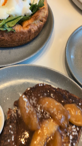 900 Canada Pl, Vancouver, BC V6C 3L5