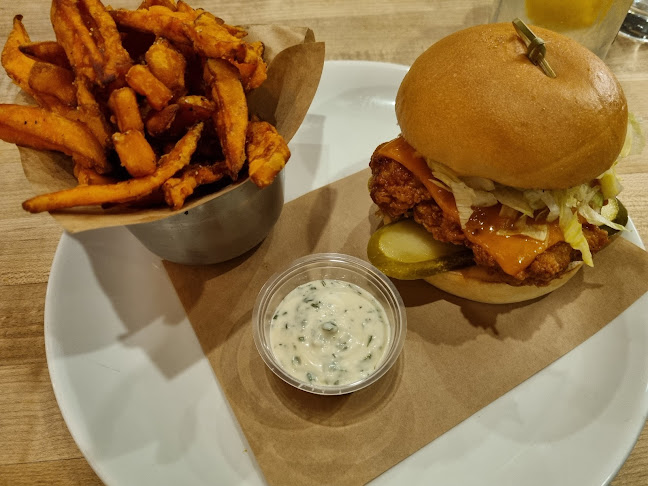 Moxies Calgary Downtown Restaurant - Hospitality and gastronomy