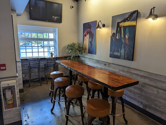 175 1st St E, North Vancouver, BC V7L 1B2