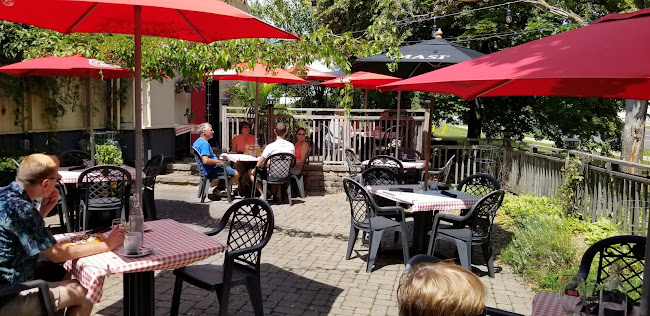 907 Victoria St N, Kitchener, ON N2B 3C3