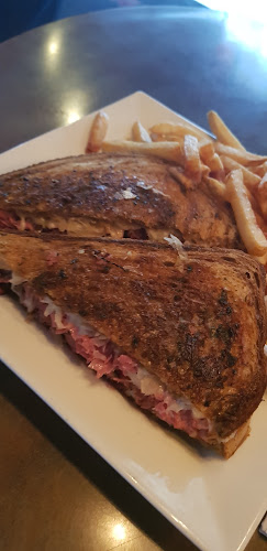 Cravin's Chill & Grill - Hospitality and gastronomy