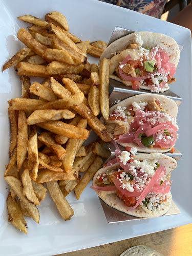 Harbour House Waterfront Eatery - Hospitality and gastronomy