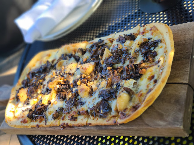 Glo Restaurant + Lounge - Victoria