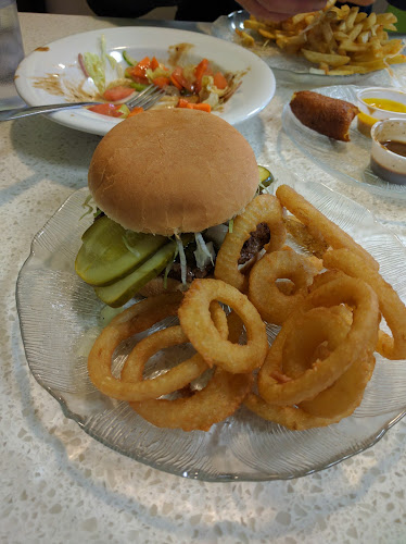 Opinii despre Burger World în North Bay - Hospitality and gastronomy