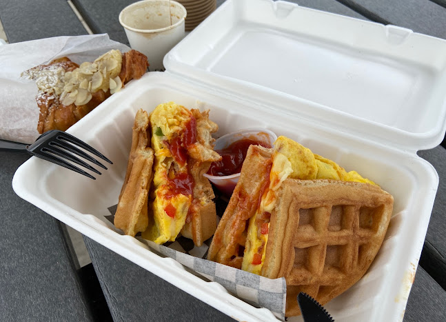 Opinii despre Arveen's Express Cafe & Waffles By Khi Coffee în Toronto - Hospitality and gastronomy