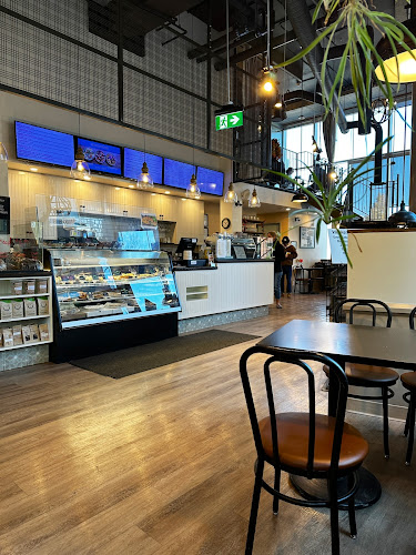 Opinii despre HomeQuarter Coffeehouse & Bakery în Saskatoon - Hospitality and gastronomy
