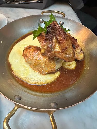 RH Courtyard Restaurant at RH Toronto