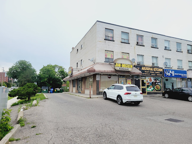 1069 Dundas St W, Mississauga, ON L5C 1C3