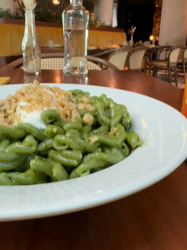 1115 Alberni St #3F, Vancouver, BC V6E 1A5