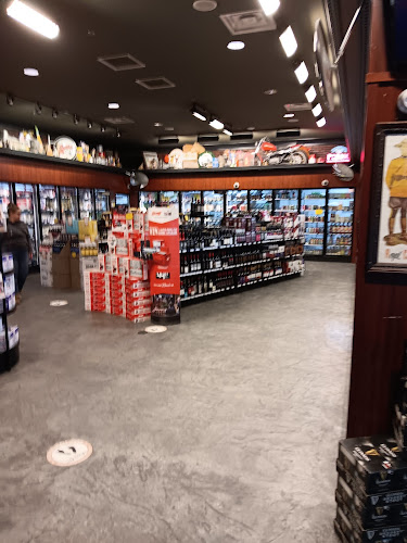 Opinii despre The Witch Liquor Store în Maple Ridge - Hospitality and gastronomy