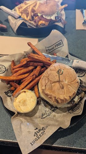 8720 204 St, Langley Twp, BC V1M 2Y5