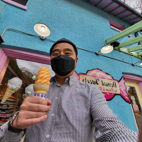 Opinii despre Dessart Sweets Ice Cream & Candy Store în Regina - Hospitality and gastronomy