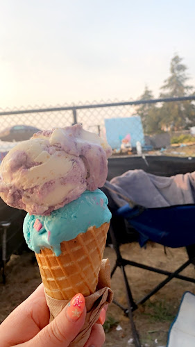 Opinii despre Coastal Cones Beachfront Ice Cream în Parksville - Hospitality and gastronomy