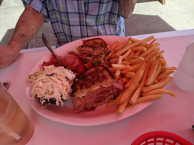 Opinii despre Fireside Deli & Family Restaurant în Kitchener - Hospitality and gastronomy