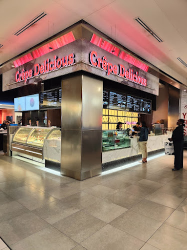 220 Yonge St, Toronto, ON M5B 2H1