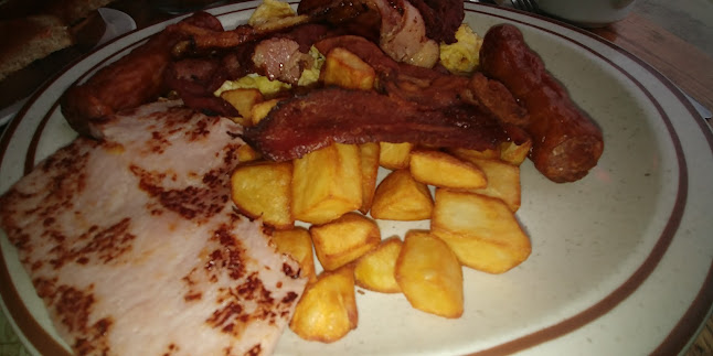 1211 Colonial Rd, Navan, ON K4B 1N2