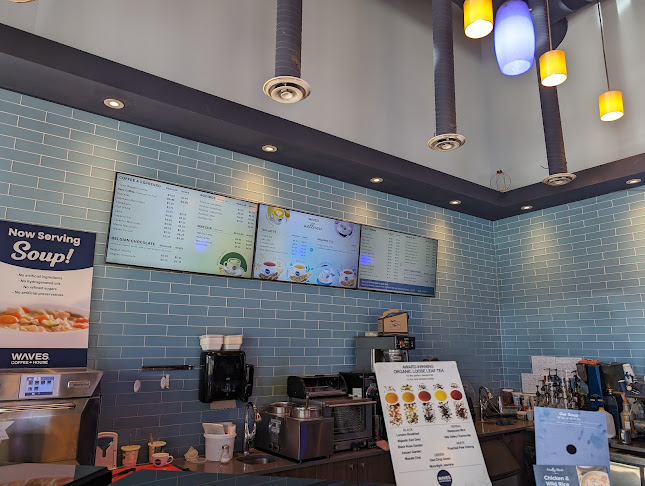 Opinii despre Waves Coffee House - Sunridge în Calgary - Hospitality and gastronomy