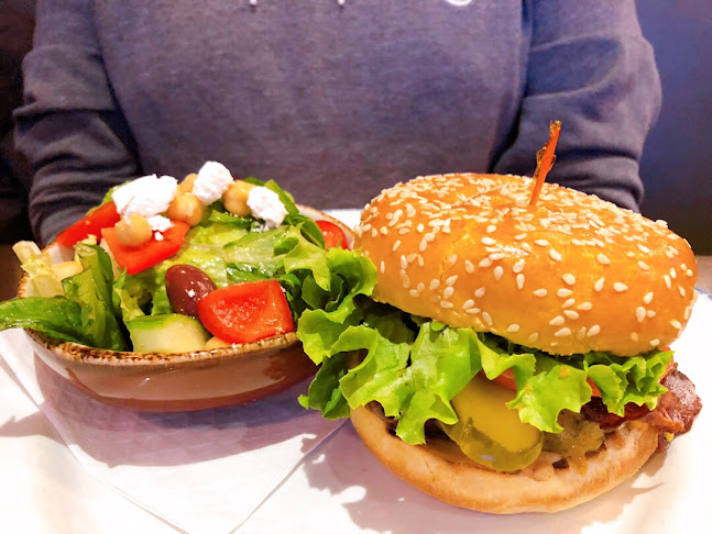 2315 Yonge St, Toronto, ON M4P 2C6