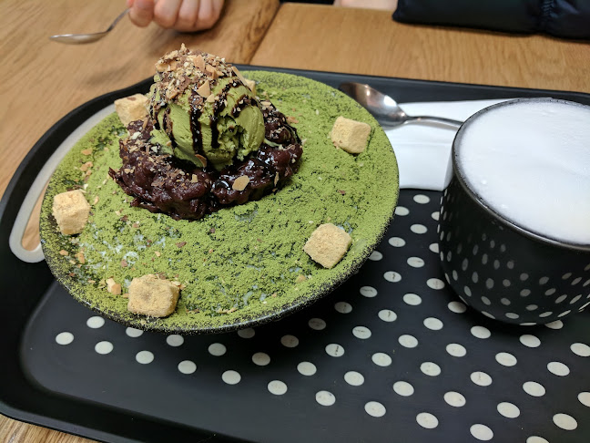 Snowday Bingsu Cafe