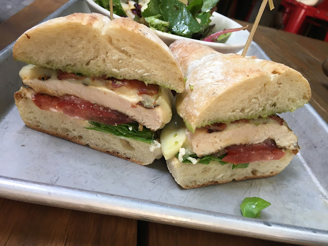 1 Adelaide St E, Toronto, ON M5C 2V9