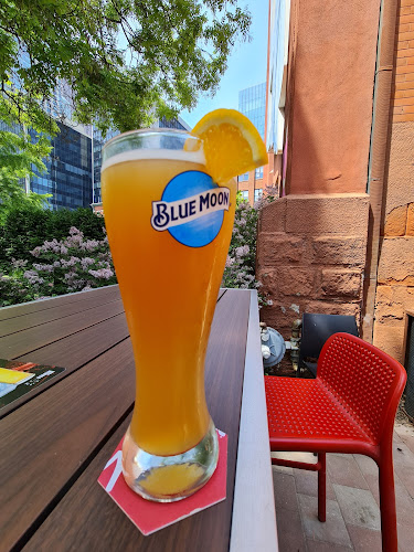 49 Wellington St E, Toronto, ON M5E 1C9