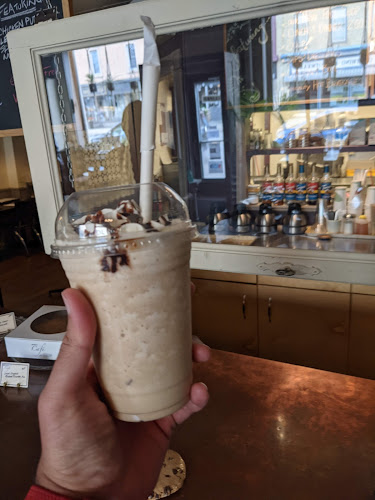 MeMe's Cafe and Food Shop - Hospitality and gastronomy