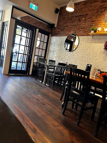 Comentarii opinii despre Uptown Eatery