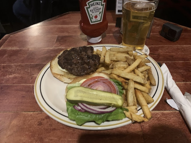 Opinii despre The Black Knight Pub în Yellowknife - Hospitality and gastronomy