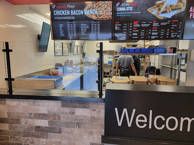 Opinii despre Domino's Pizza în Whitehorse - Hospitality and gastronomy