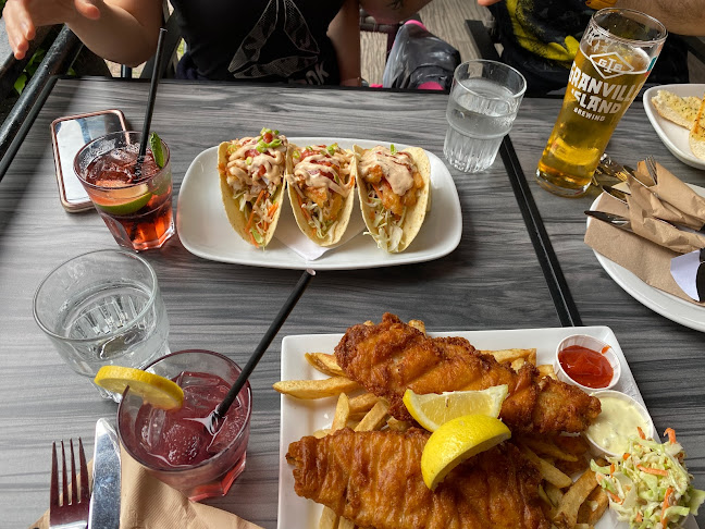 6408 Bay St, West Vancouver, BC V7W 2H1