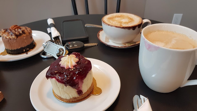 HomeQuarter Coffeehouse & Bakery - Saskatoon