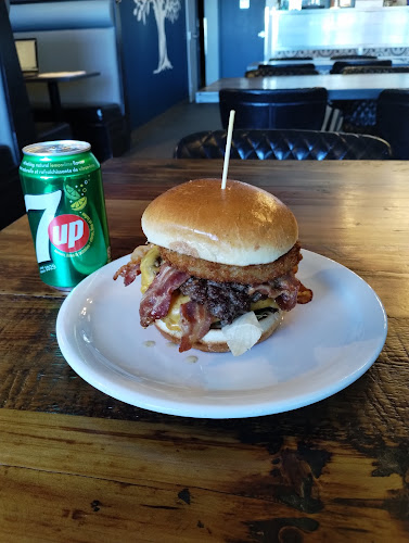 1651 Merivale Rd, Ottawa, ON K2G 3K2