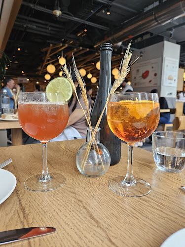 Manulife Centre, 55 Bloor St W, Toronto, ON M4W 1A6