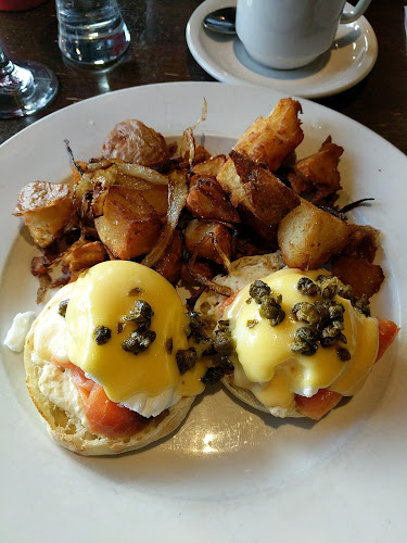 4136 Wilkinson Rd, Victoria, BC V8Z 5A5