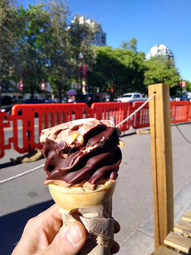 819 17 Ave SW, Calgary, AB T2T 0A1