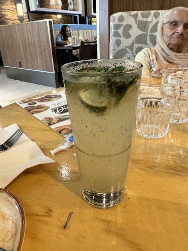 Opinii despre Brar's Trinity Common în Brampton - Hospitality and gastronomy