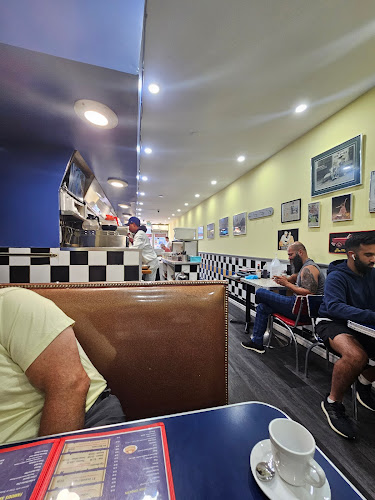 Comentarii opinii despre Three Coins Open Kitchen& Breakfast and Lunch