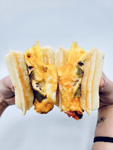 Comentarii opinii despre Arveen's Express Cafe & Waffles By Khi Coffee