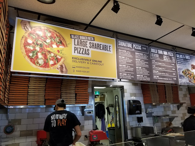 10 Dundas St E, Toronto, ON M5B 2G9