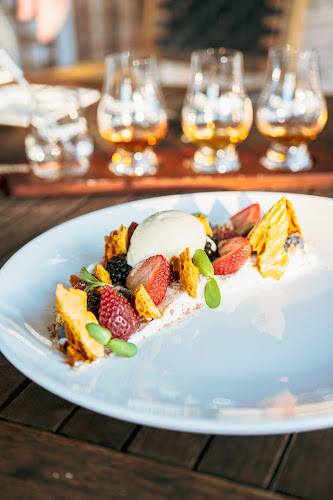 Moonshin'hers Café Bistro Inc. - Hospitality and gastronomy