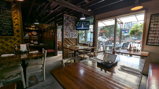 77 10th St, New Westminster, BC V3M 3X4