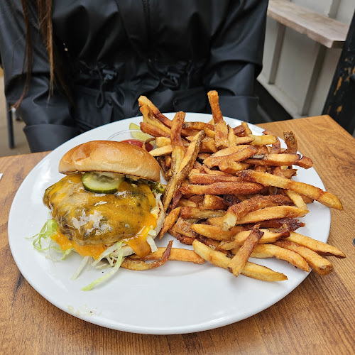 885 Bank St, Ottawa, ON K1S 3W4