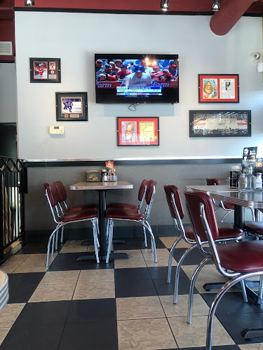 Opinii despre Fatburger Deerfoot în Calgary - Hospitality and gastronomy