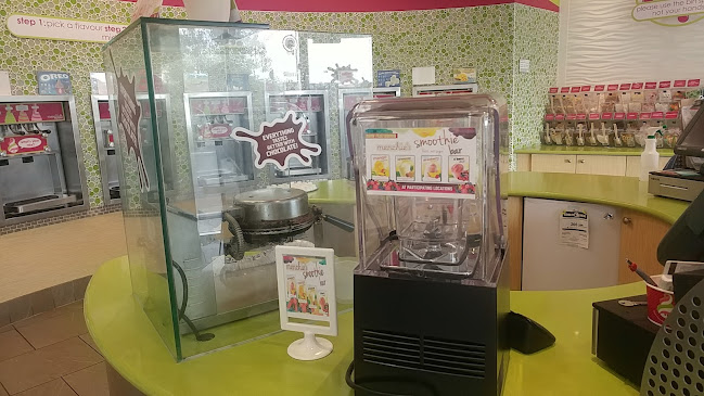 Menchie's Frozen Yogurt Airdrie - Hospitality and gastronomy