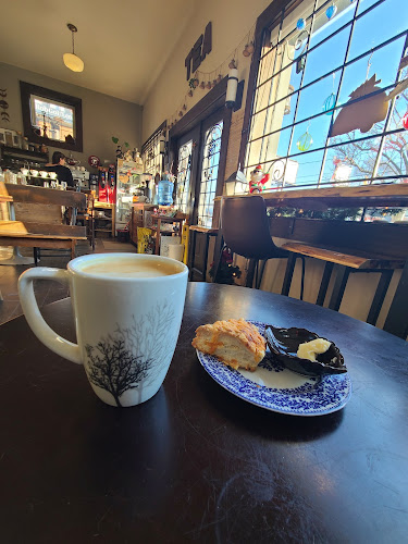 Comentarii opinii despre Shady Grove ~Lukaya Cafe~