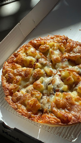 Royal Pizza (Crowfoot) - Hospitality and gastronomy