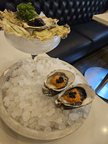 Fanny Bay Oyster Bar & Shellfish Market - Hospitality and gastronomy