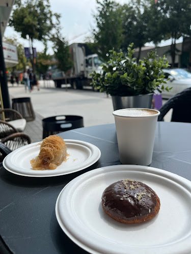 3141 W Broadway, Vancouver, BC V6K 2H2