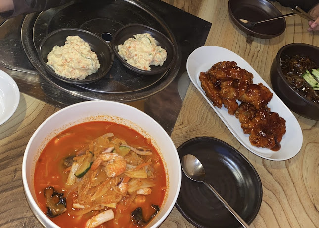 Opinii despre Lee House Korean Restaurant în Edmonton - Hospitality and gastronomy