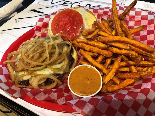 Chummy's Grill - Hospitality and gastronomy